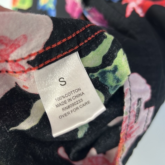 Modern Amusement Floral Pocket Front Short Sleeve Button Down Size S ๐ธ - Picture 4 of 5